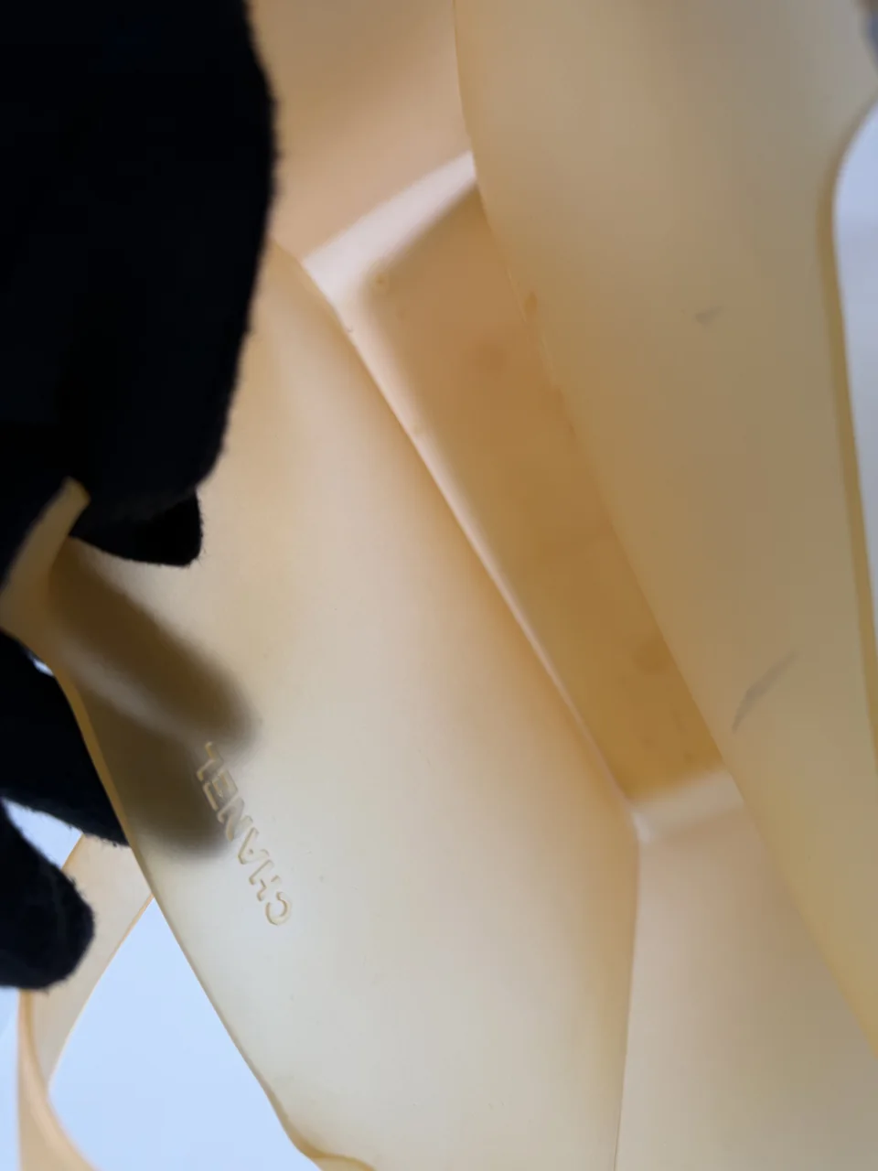 CHANEL RUBBER TOTE BAG (BEIGE) view 6