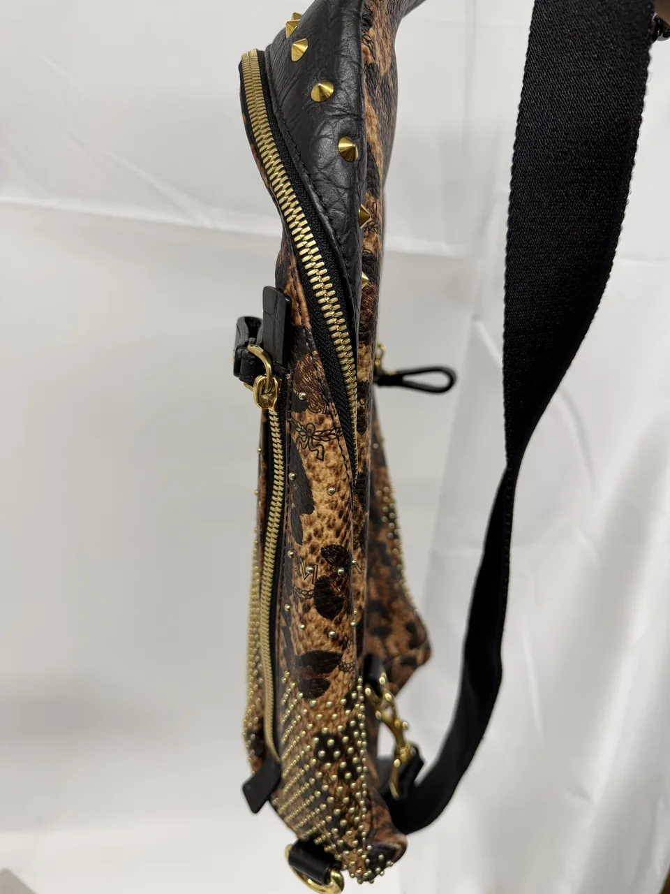 MCM VICETOS BODY BAG view 4