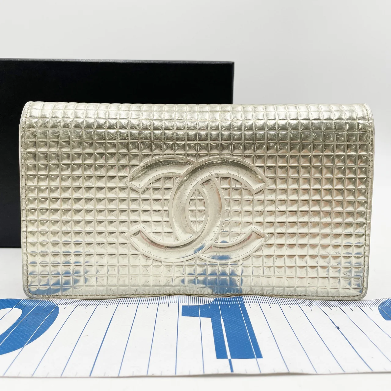 CHANEL BIFOLD WALLET (11 SERIAL CODE)