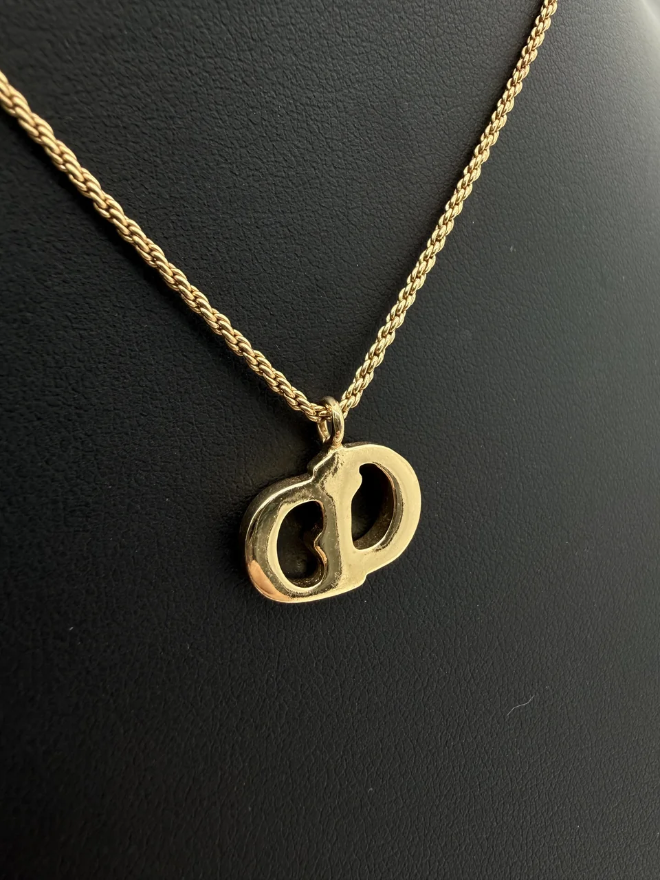 DIOR TWIST CHAIN NECKLACE view 11