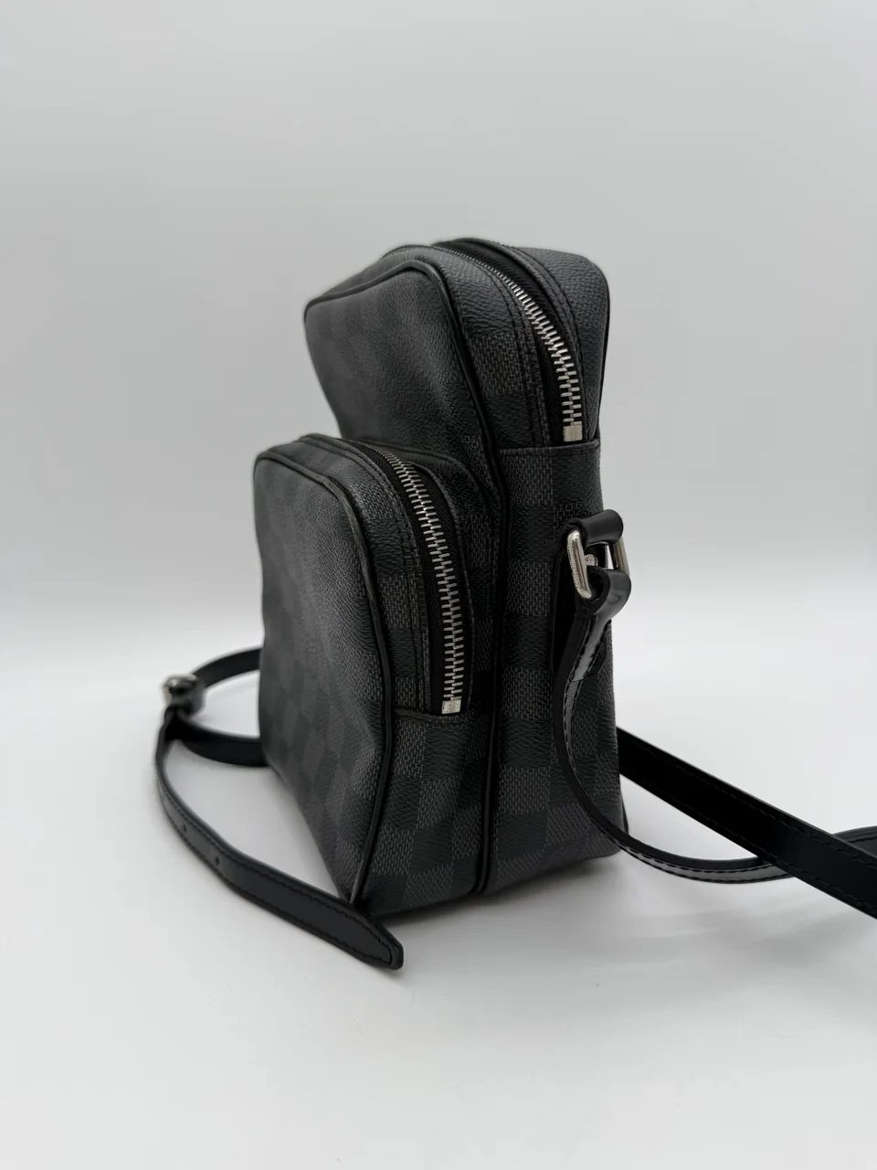 LV DAMIER GRAPHITE REM view 3