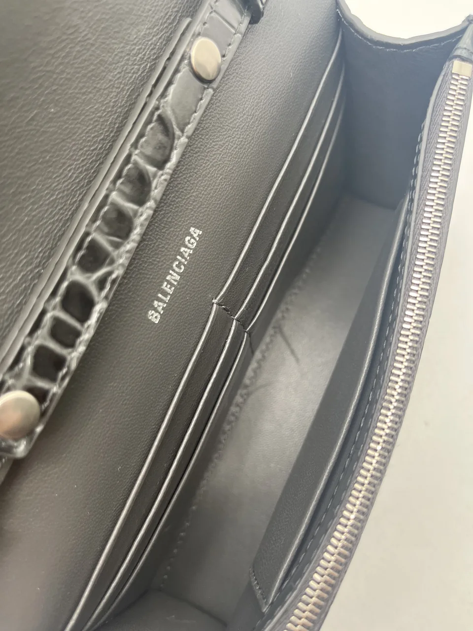 BALENCIAGA HOURGLASS view 9