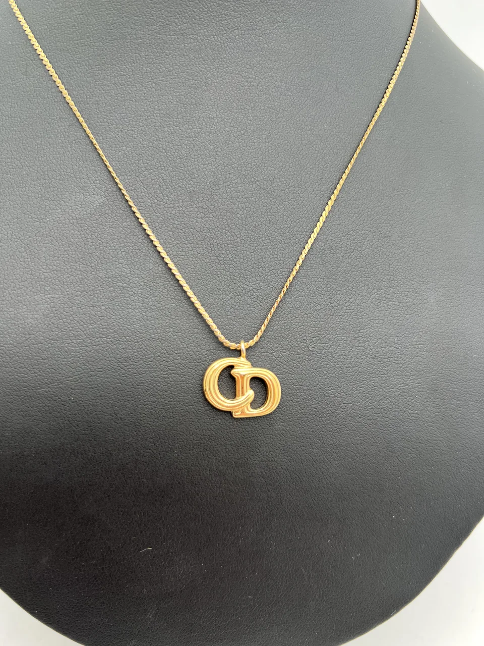 DIOR NECKLACE hover