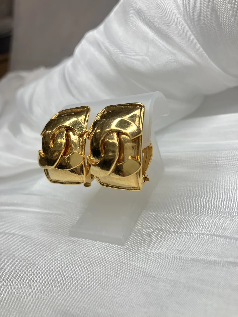 CHANEL EARRINGS view 3