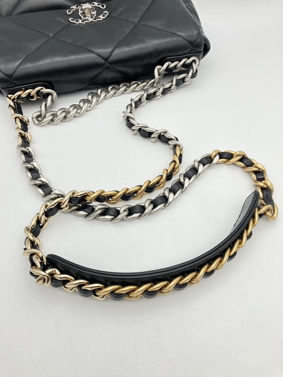 CHANEL LAMB SKIN DIXNEUF view 8