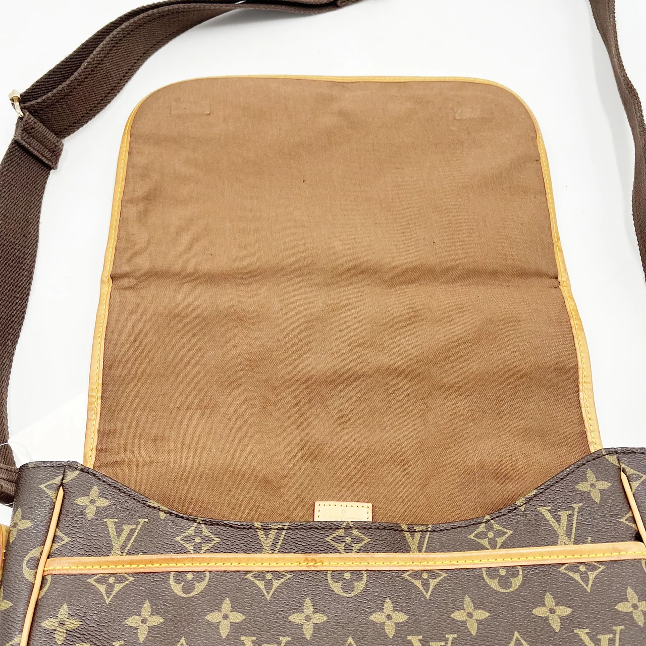 LV MONOGRAM MESSENGER BOSPHORE GM view 5