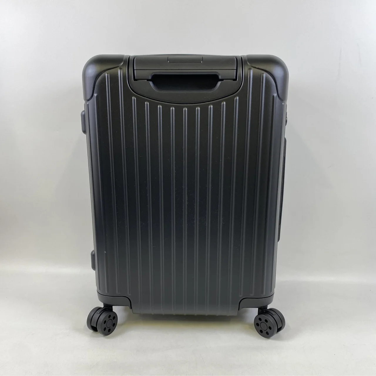 RIMOWA ESSENTIAL CABIN (BLACK) hover