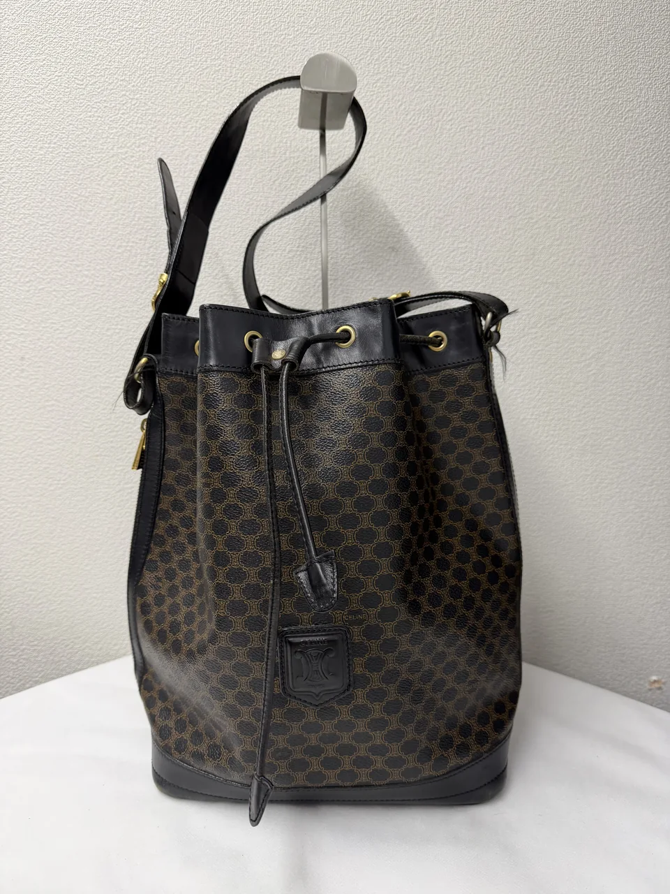 CELINE MACADAM SHOULDER BAG (BLACK) view 11