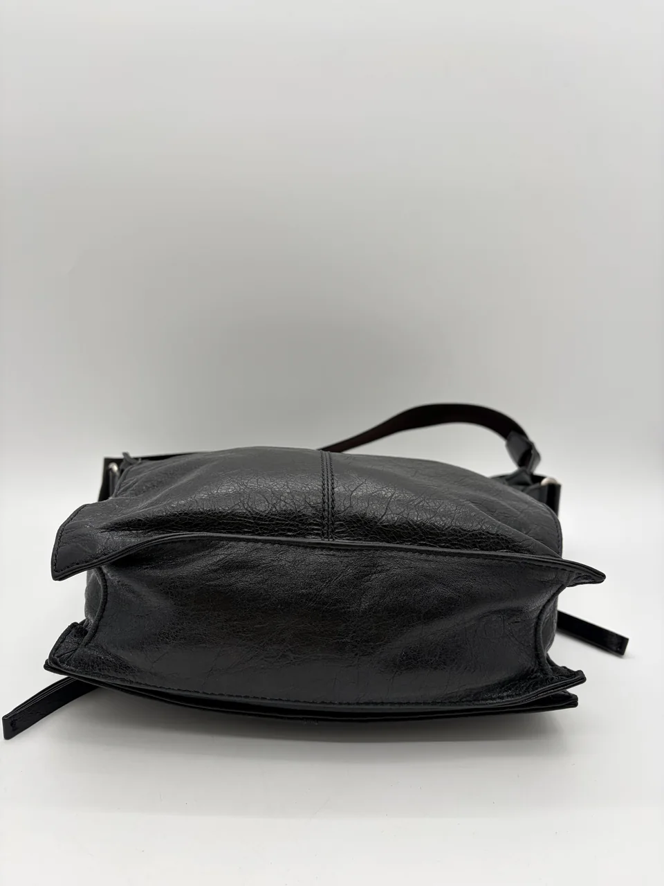 BALENCIAGA CITY SHOULDER BAG (BLACK) view 5