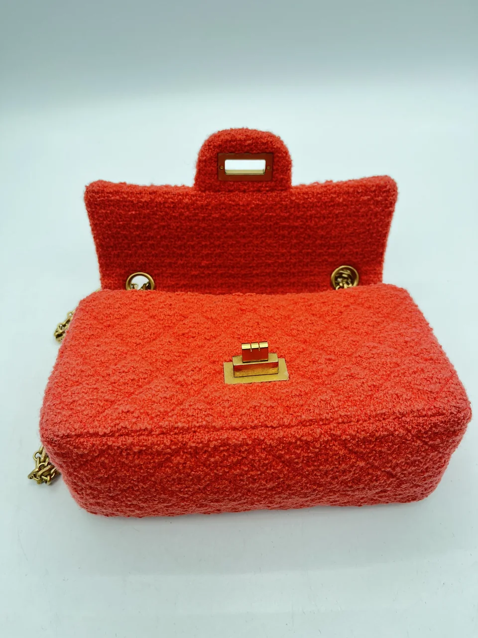 CHANEL TWEED 2.55 view 8