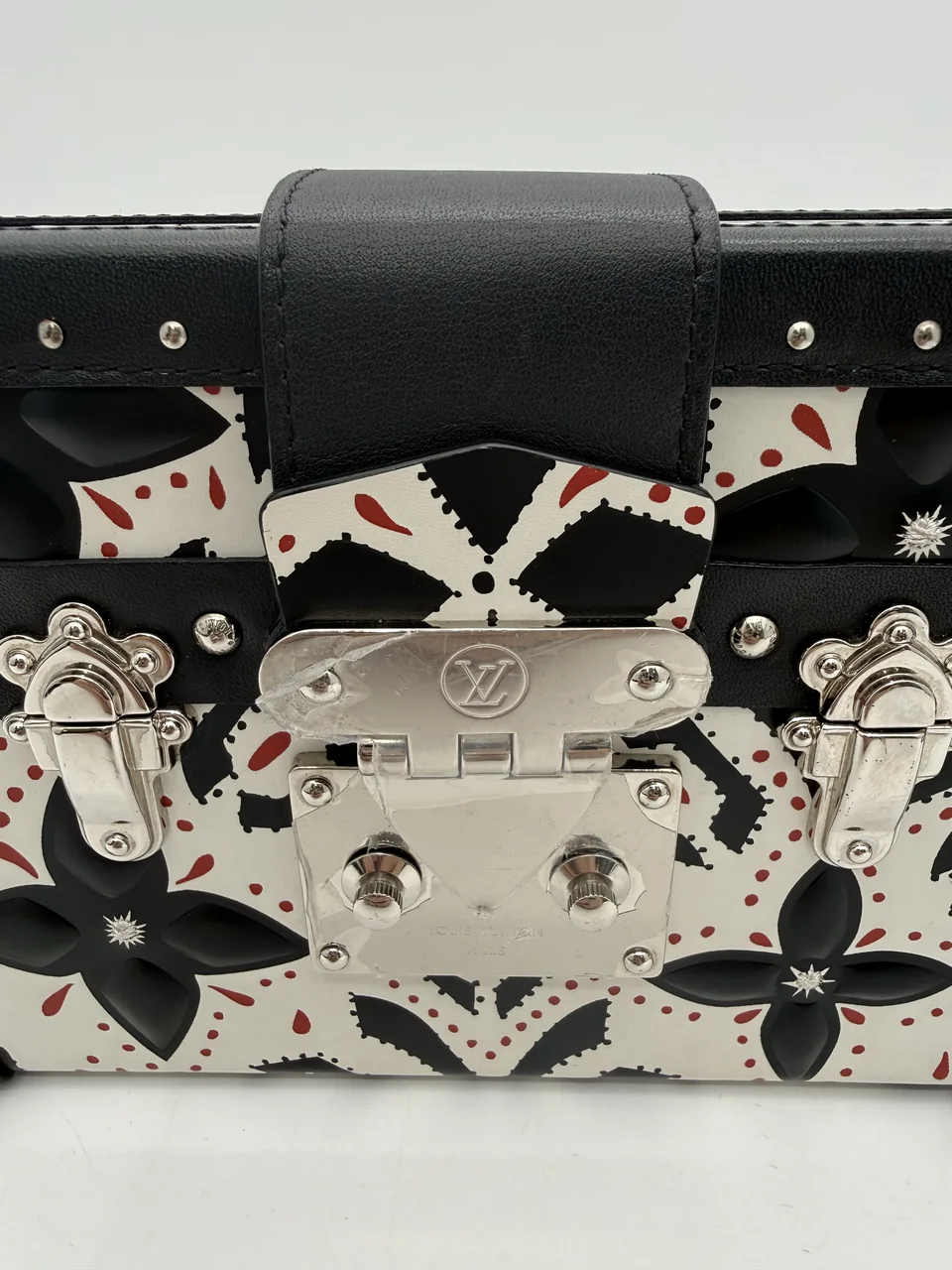 LV SHOULDER BAG view 10