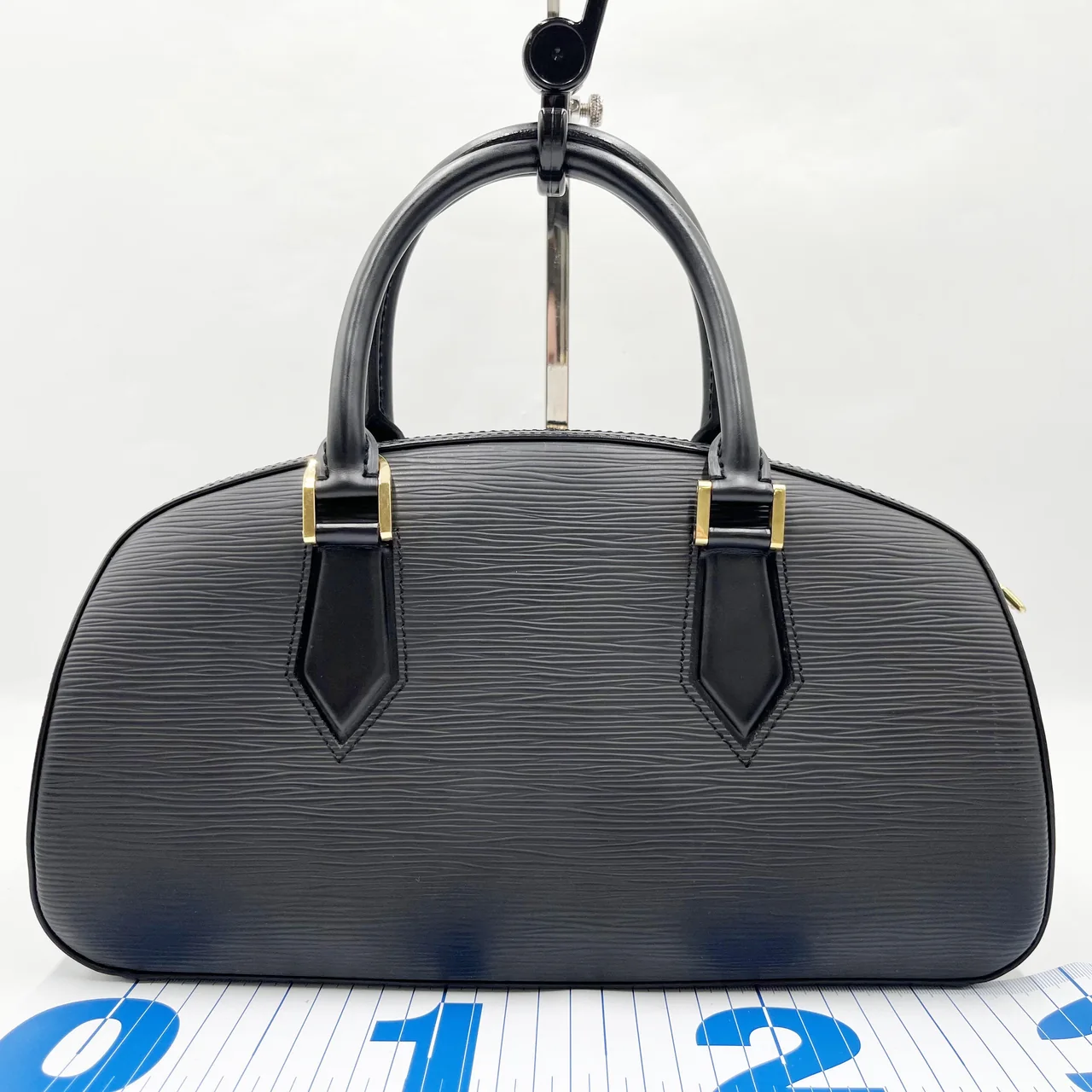 LV EPI JASMINE (BLACK) hover