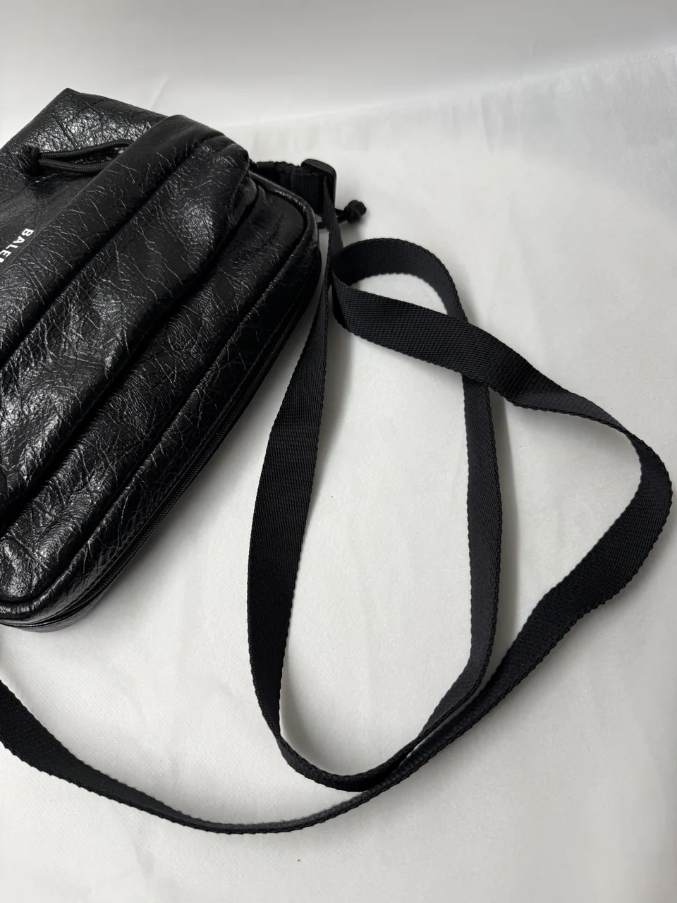 BALENCIAGA EXPLORER SHOULDER BAG (BLACK) view 8