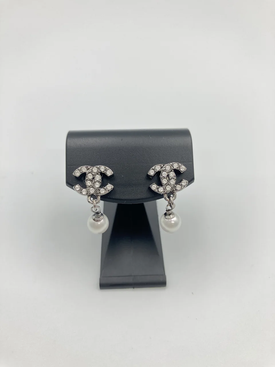 CHANEL COCO PEARL SWING EARRINGS view 3