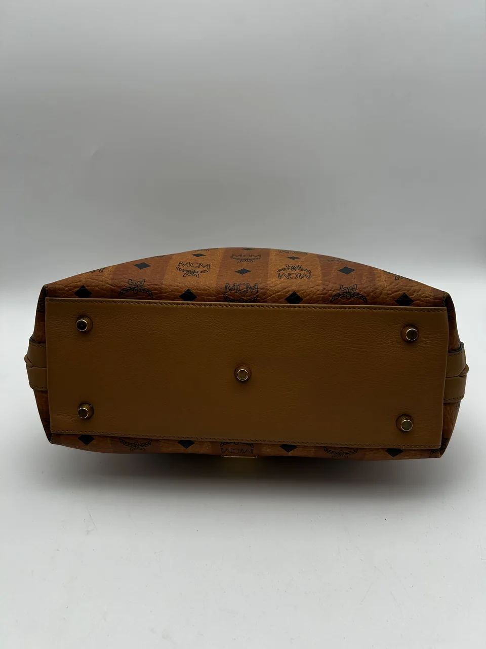 MCM TWO-WAY SHOULDER BAG (CAMEL) view 5