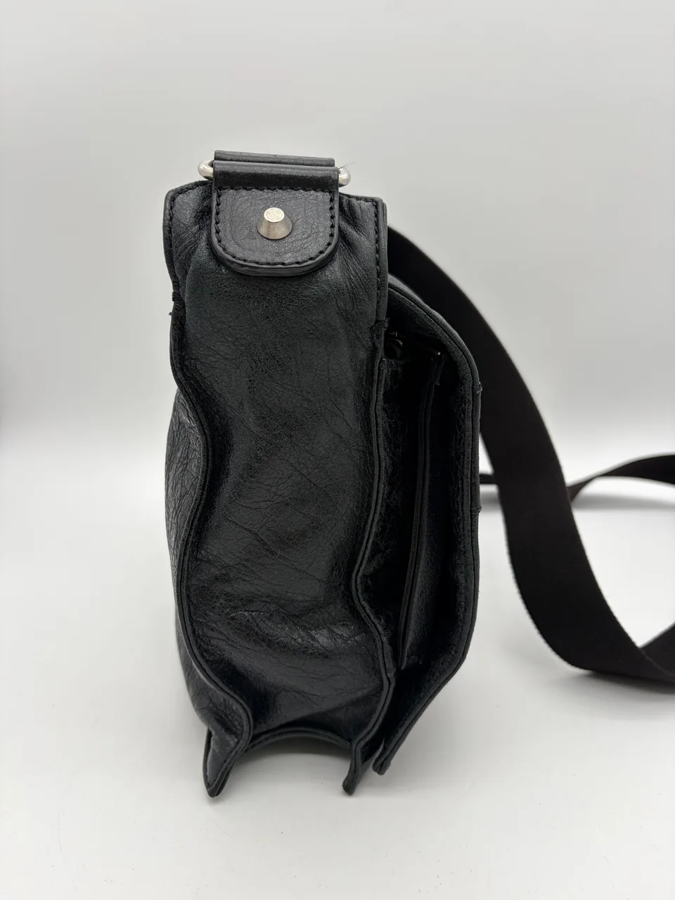 BALENCIAGA CITY SHOULDER BAG (BLACK) view 3