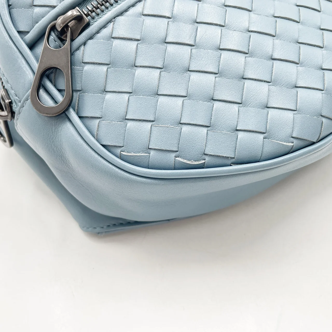 BOTTEGA VENETA INTRECCIATO BODY BAG (BLUE) view 4