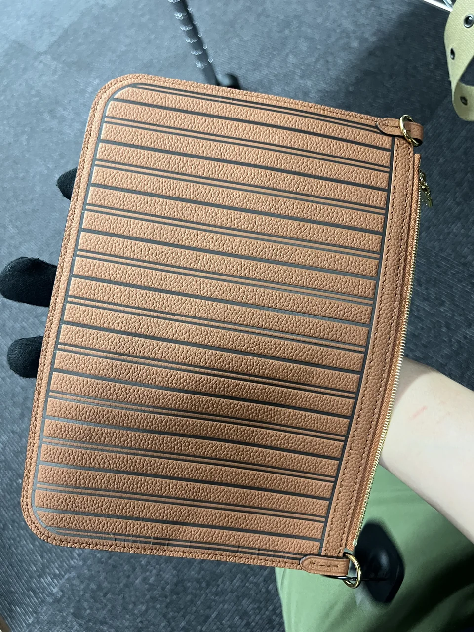LV NEVERFULL INSIDE OUT MM view 3