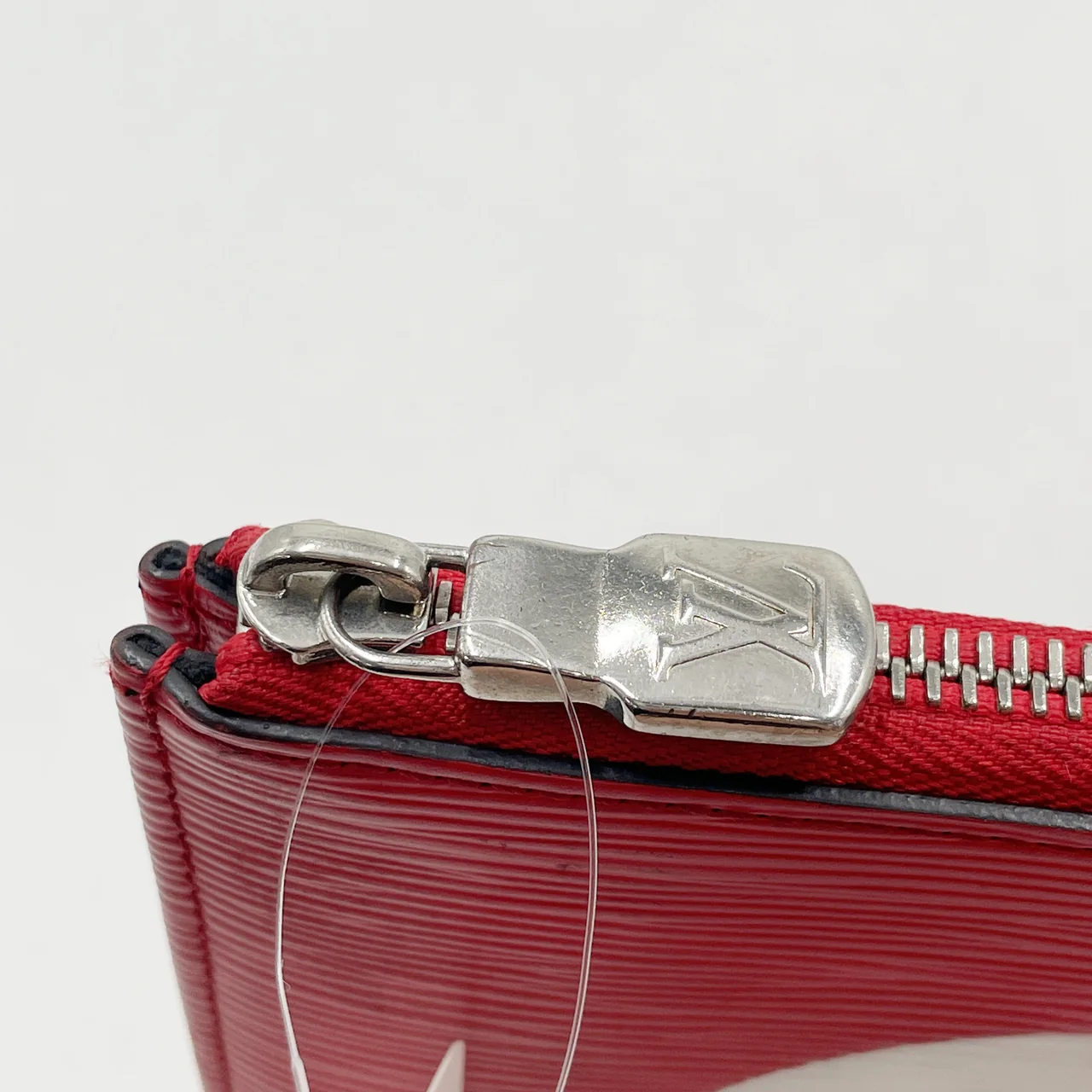 LV EPI POCHETTE JOUR GM view 6