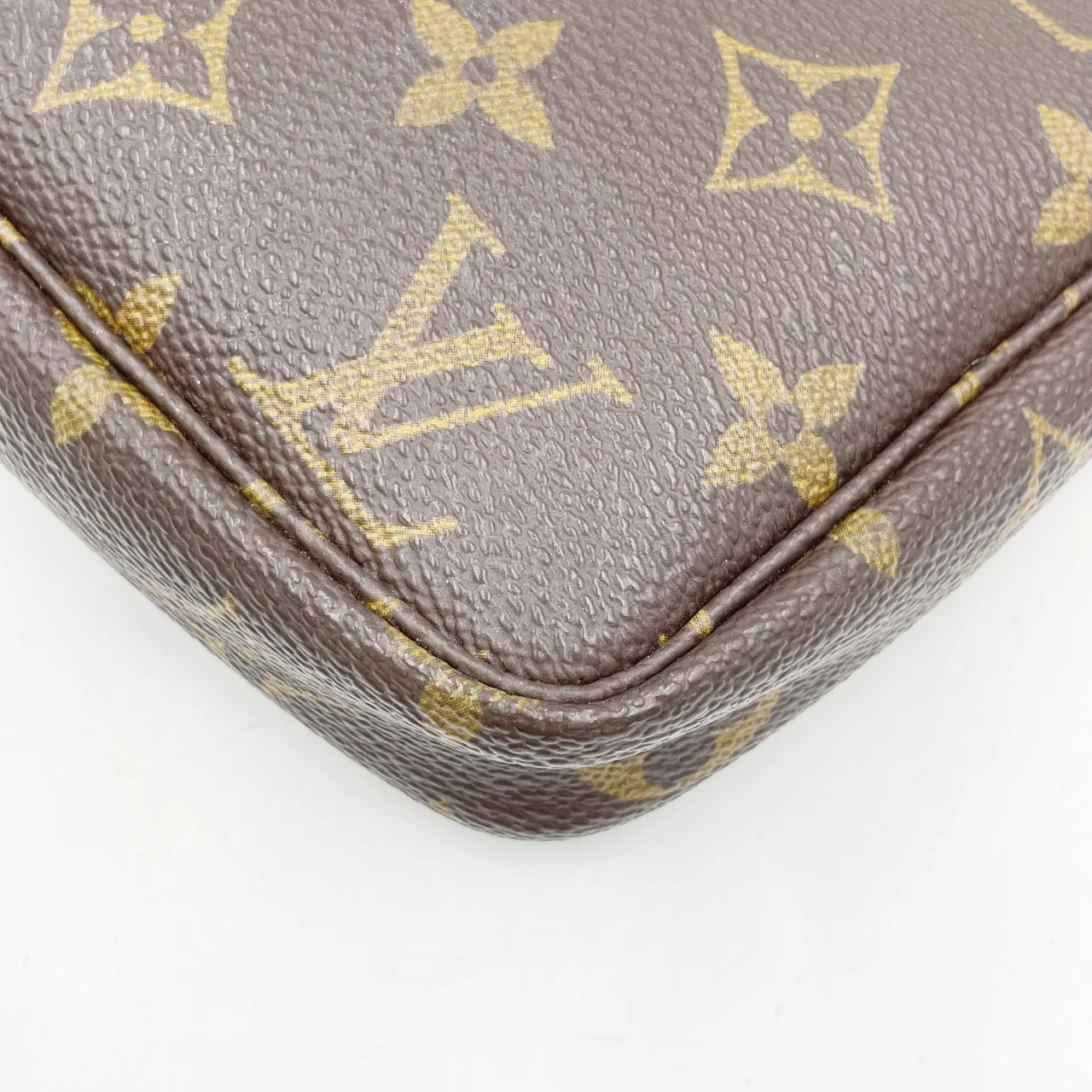 LV MONOGRAM POCHETTE ACCESOIRE view 6