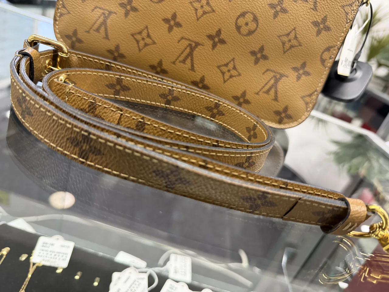 LV MONOGRAM REVERSE POCHETTE METIS MM view 3