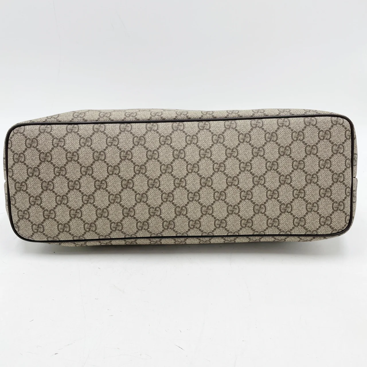 GUCCI GG SUPREME TOTE BAG (BEIGE) view 3