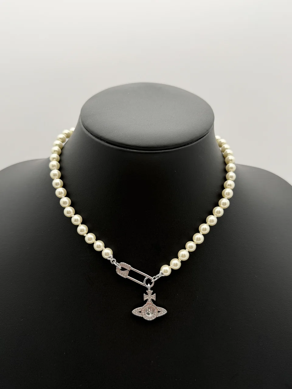 VIVIENNE WESTWOOD NECKLACE view 3