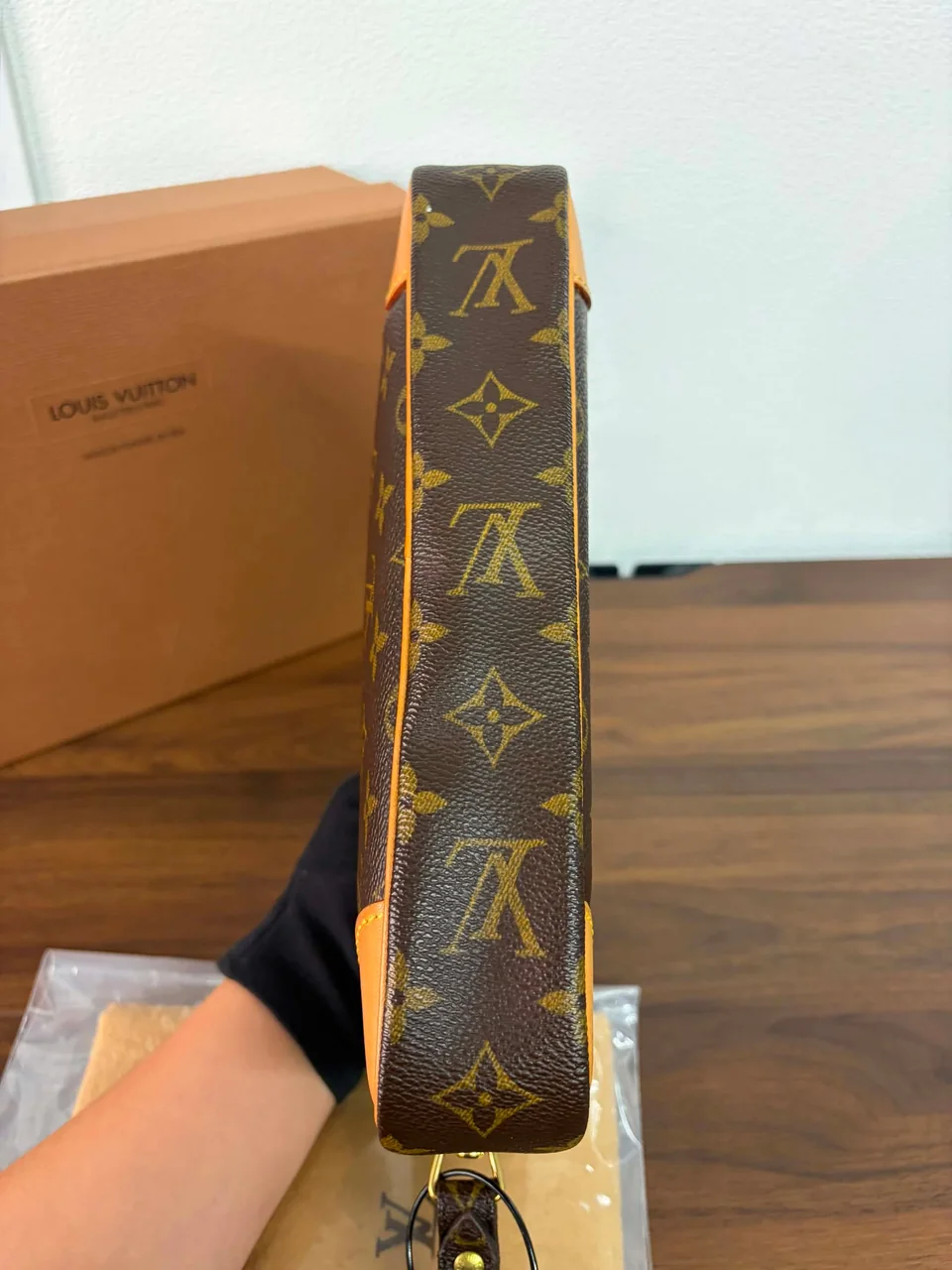 LV SECOND BAG view 9