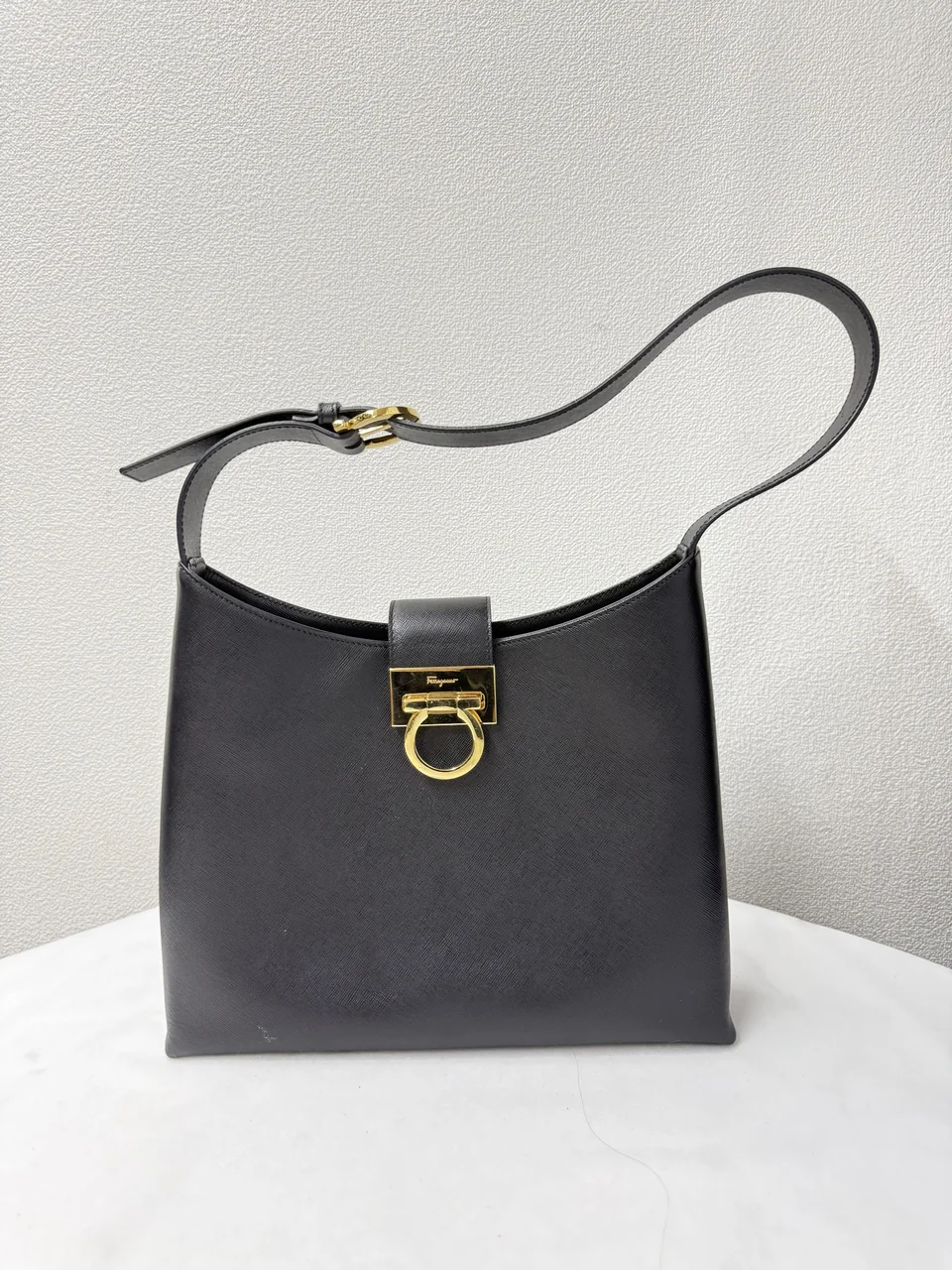 SALVATORE FERRAGAMO SHOULDER BAG