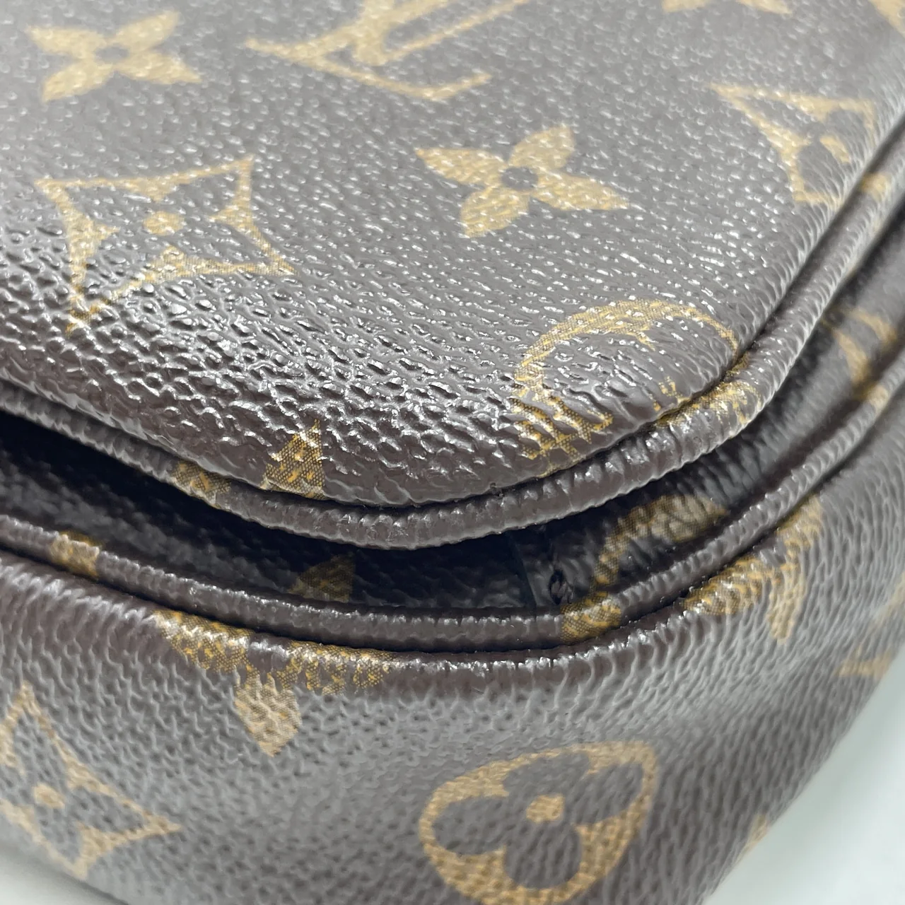 LV MONOGRAM POCHETTE METIS MM view 5