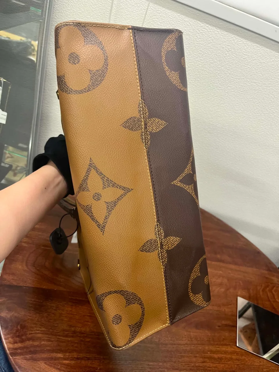 LV MONOGRAM JEANT REVERSE ON THE GO MM view 8
