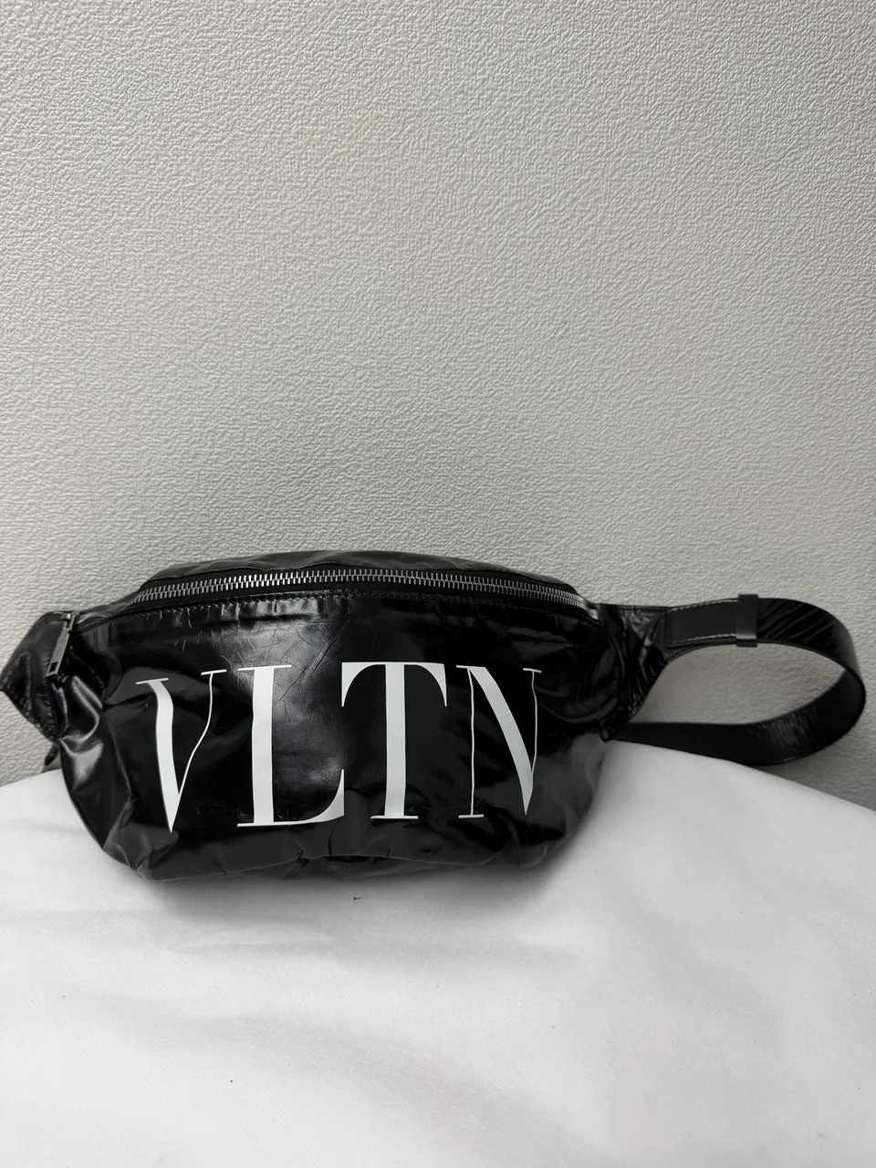 VALENTINO BODY BAG (BLACK) view 10