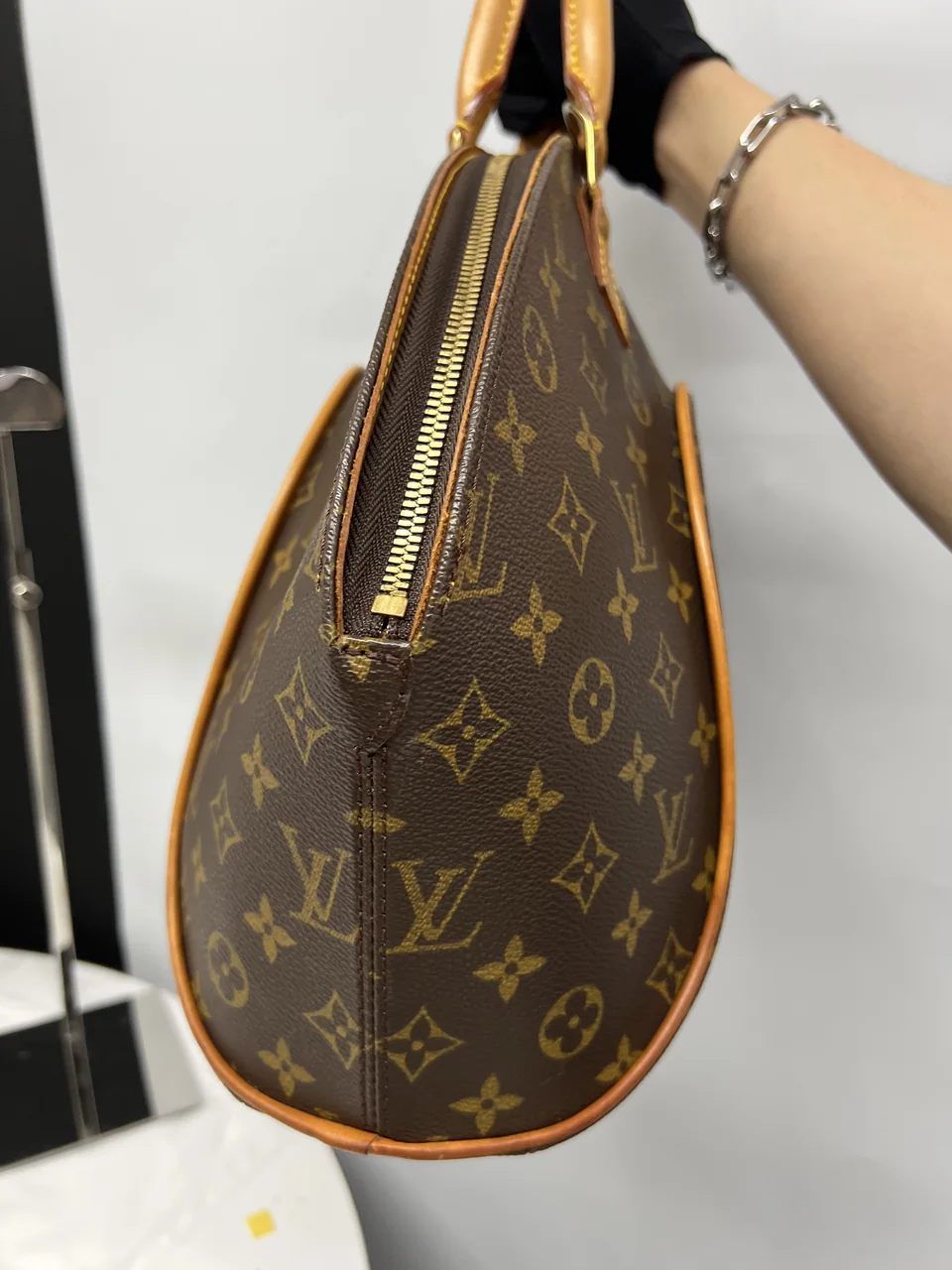 LV MONOGRAM ELLIPSE MM view 3