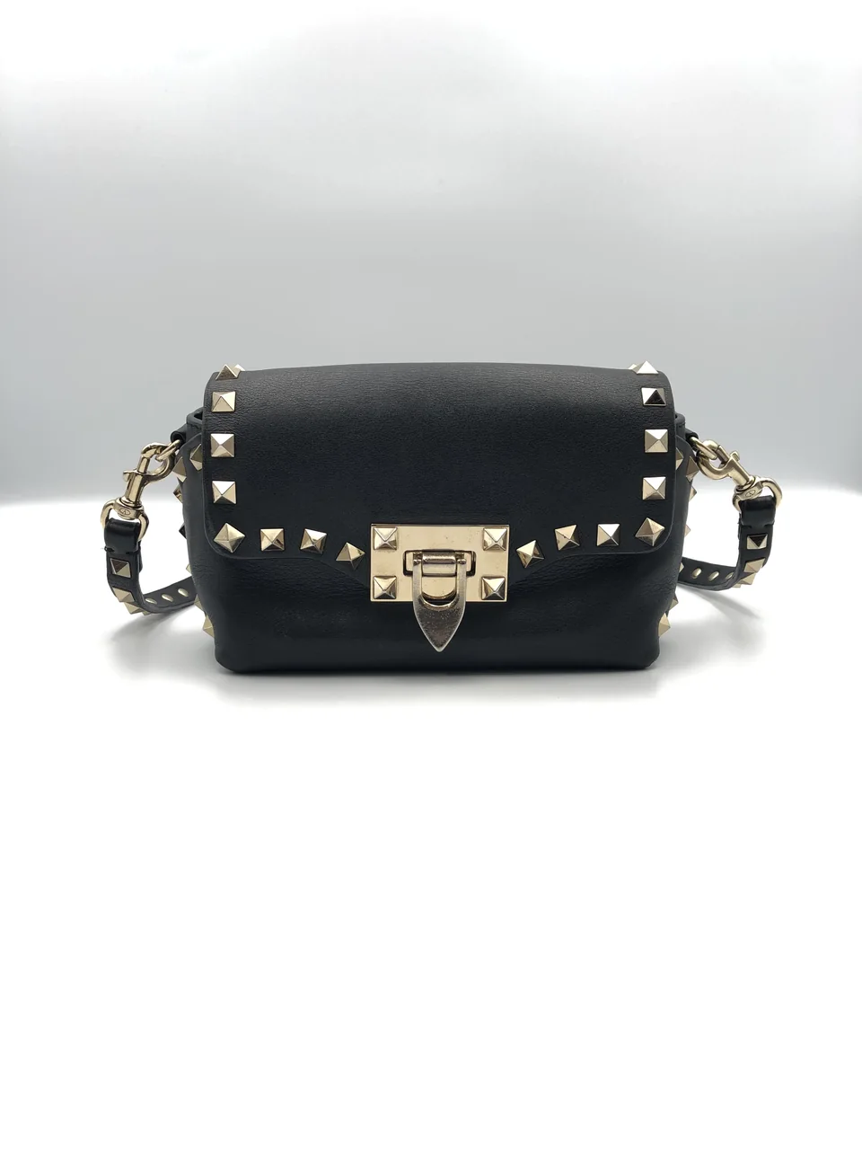 VALENTINO GARAVANI ROCKSTUD SHOULDER BAG