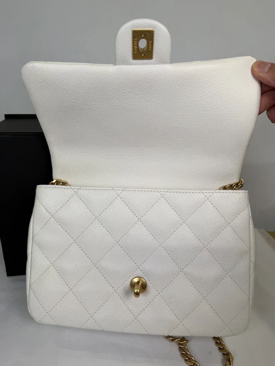 CHANEL CAVIAR MATELASSE CHAIN SHOULDER BAG (WHITE) view 7