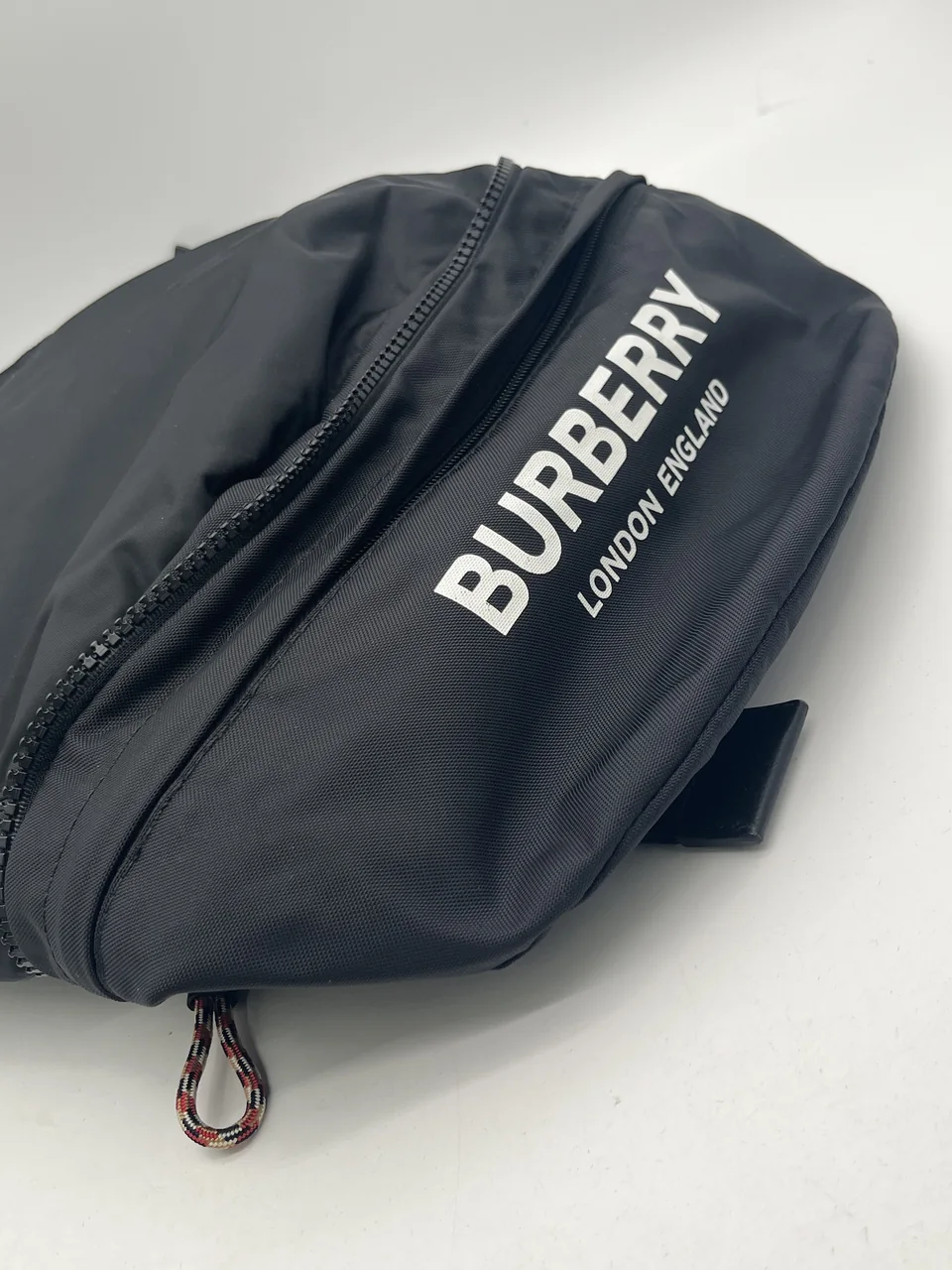 BURBERRY TWO-WAY BACKPACK (BLACK) view 6