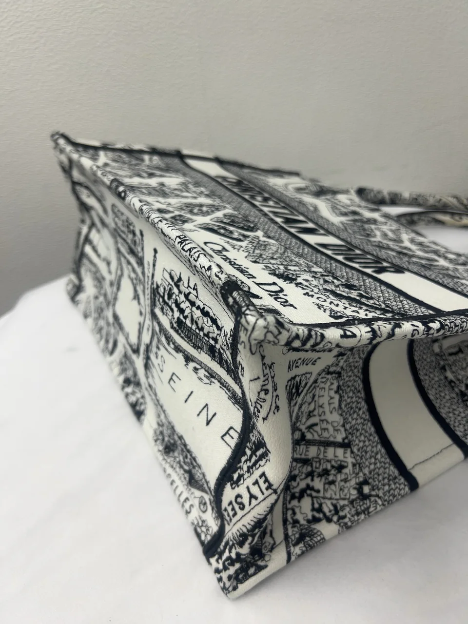 DIOR BOOK TOTE MEDIUM view 7