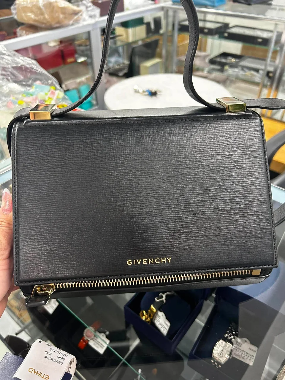 GIVENCHY SHOULDER BAG (BLACK)