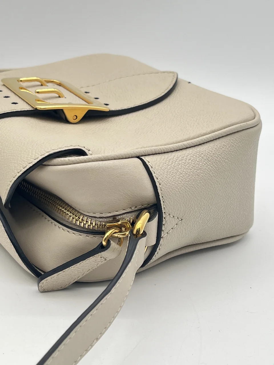 BURBERRY CAMERA BAG (BEIGE) view 6
