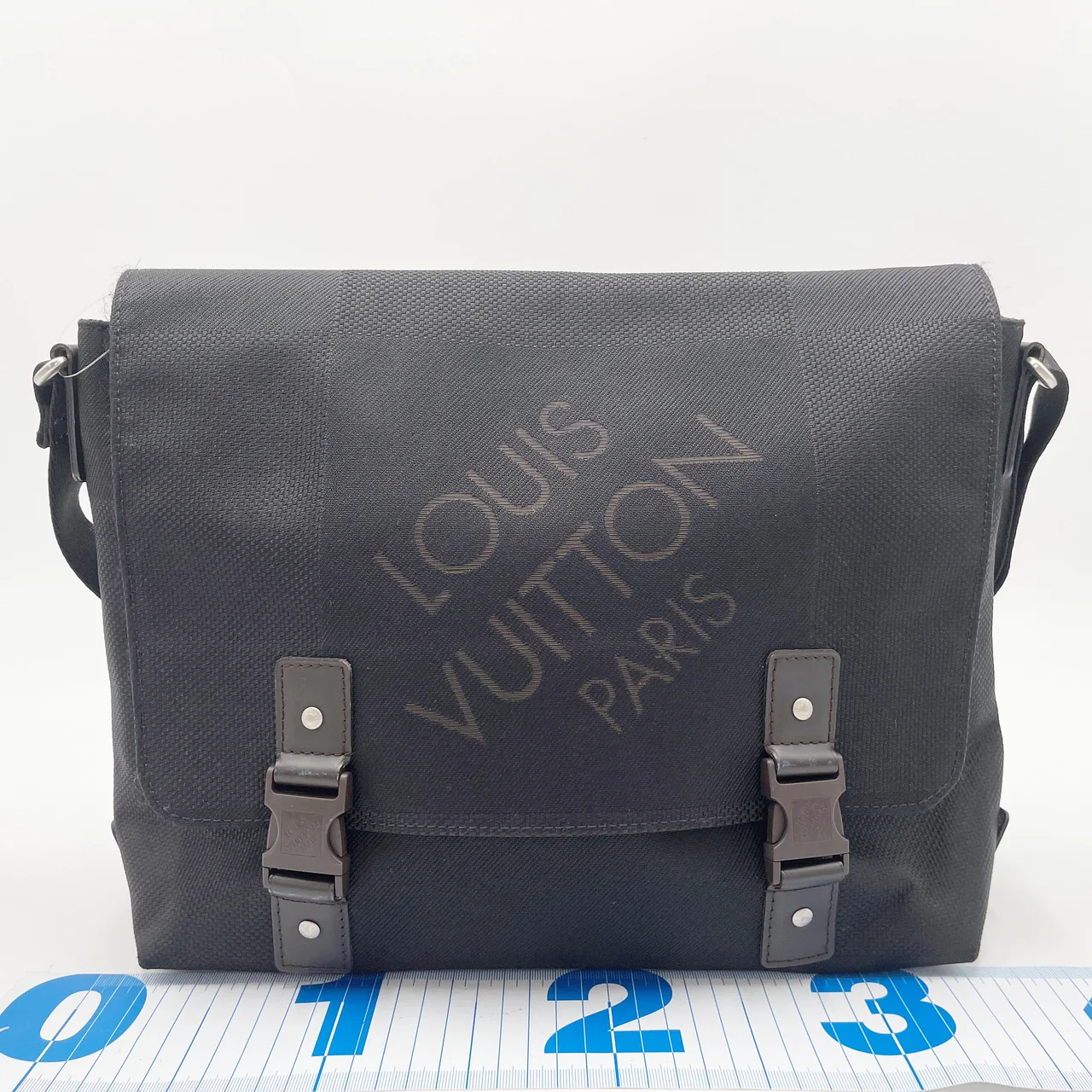 LV DAMIER JEANT LOU view 2