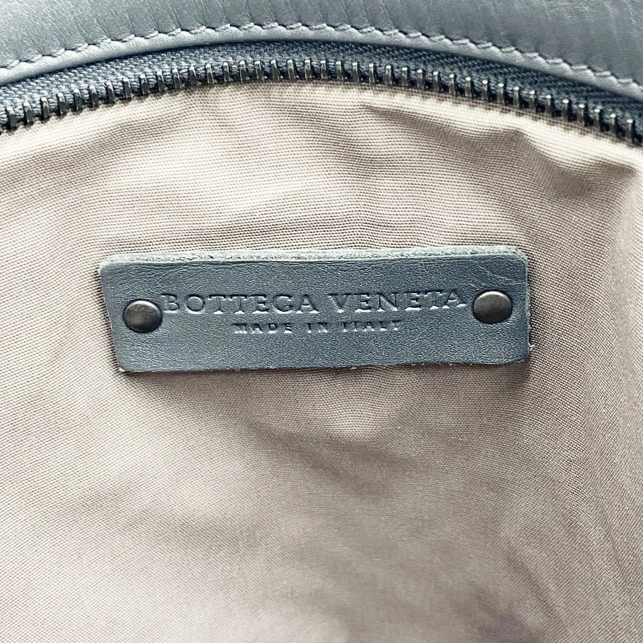 BOTTEGA VENETA INTRECCIATO SHOULDER BAG (BLACK) view 10