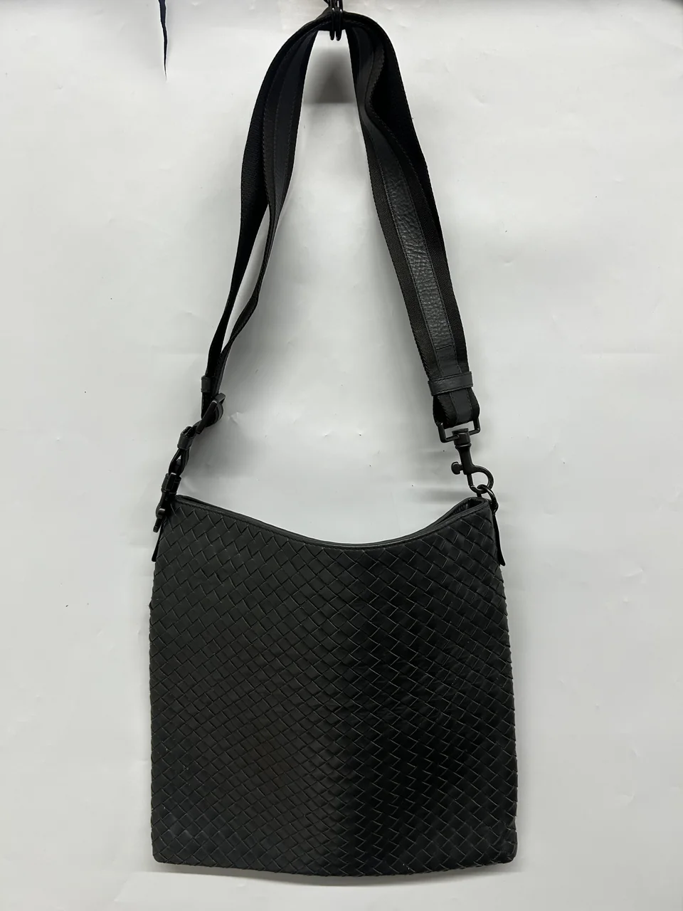 BOTTEGA VENETA INTRECCIATO SHOULDER BAG (BLACK) view 11