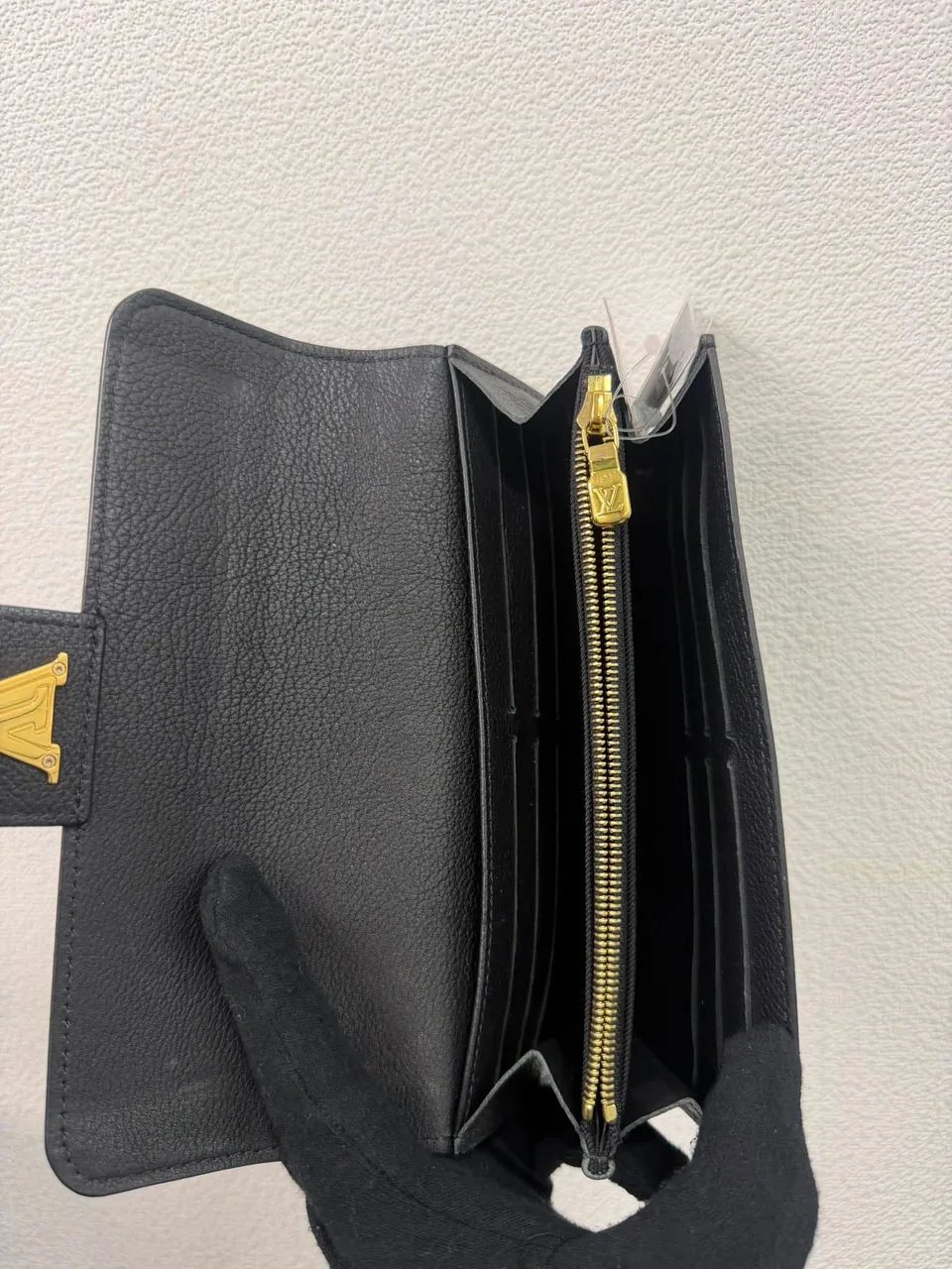LV PORTEFUILLE LOCK ME (BLACK) photo 4