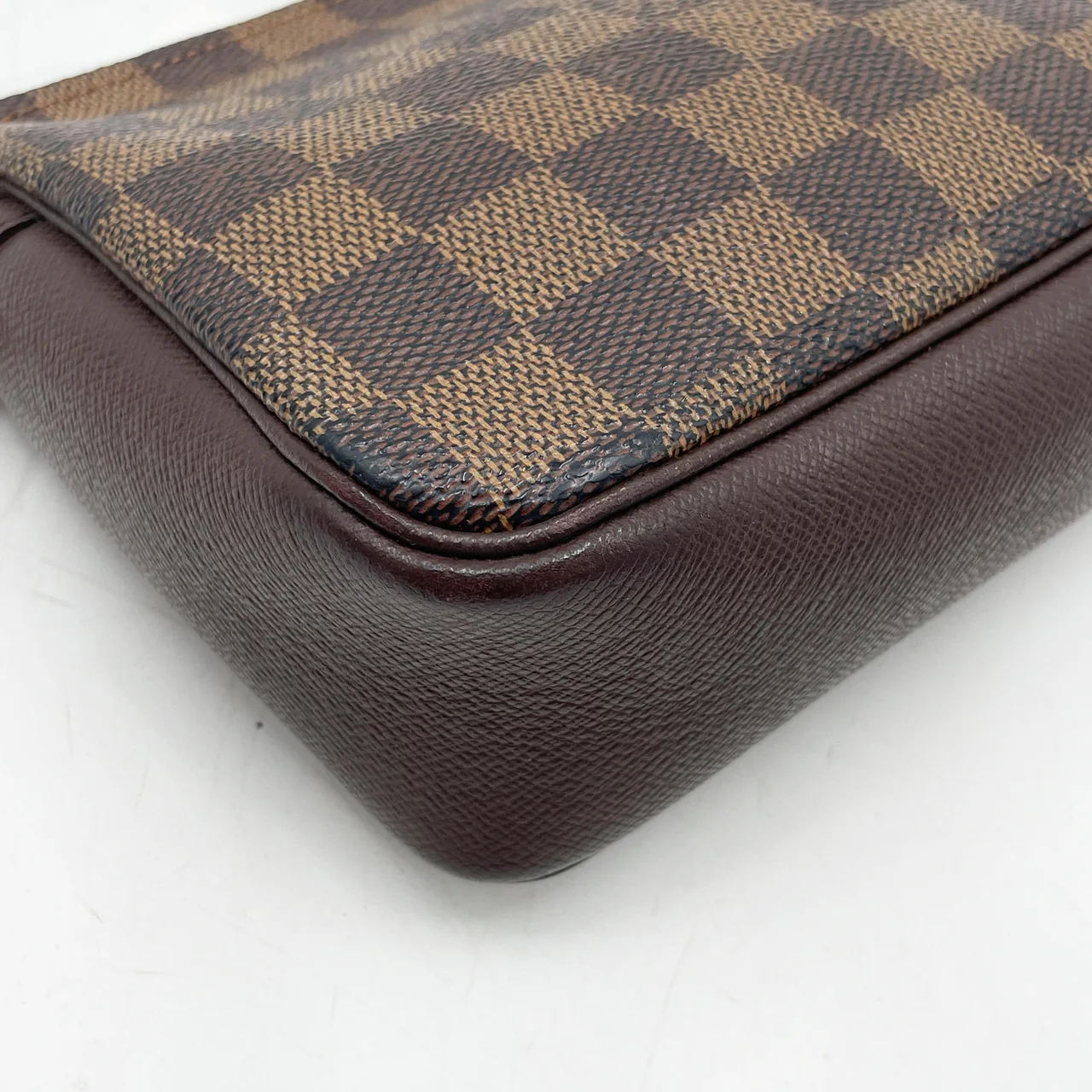 LV DAMIER TROUSSE MAKEUP view 4