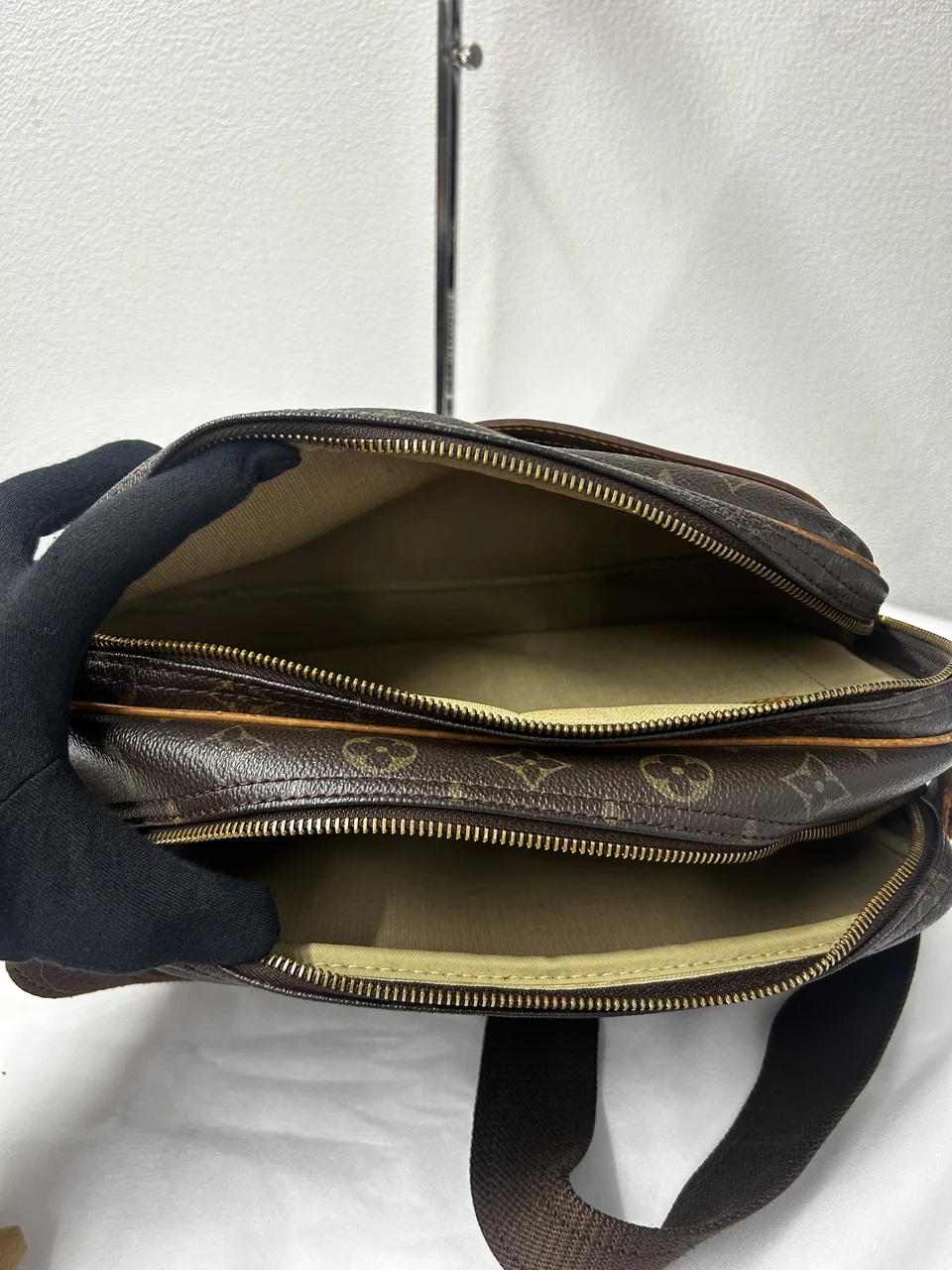 LV MONOGRAM REPORTER view 2