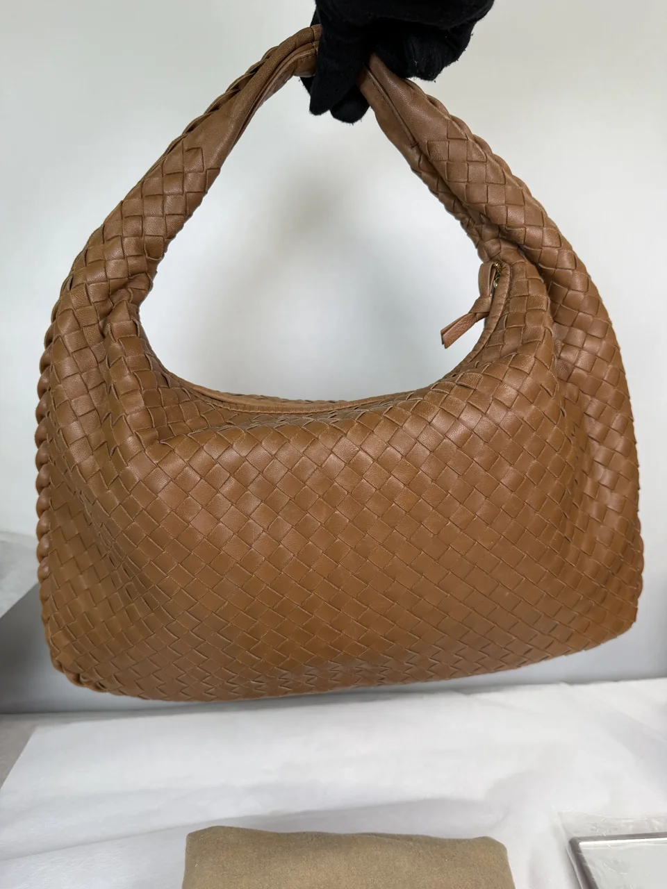 BOTTEGA VENETA INTRECCIATO HOBO MEDIUM (BROWN) view 2