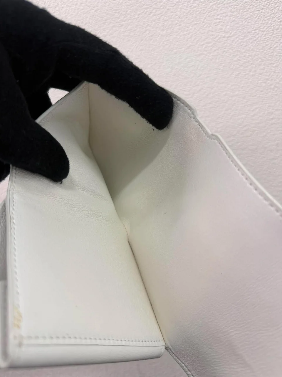 BALENCIAGA TRIFOLD WALLET (WHITE) view 4