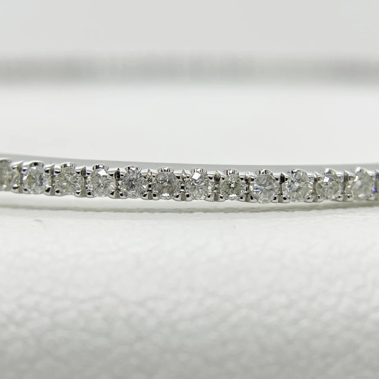 K18WG BANGLE FD0.50CT 5.7G