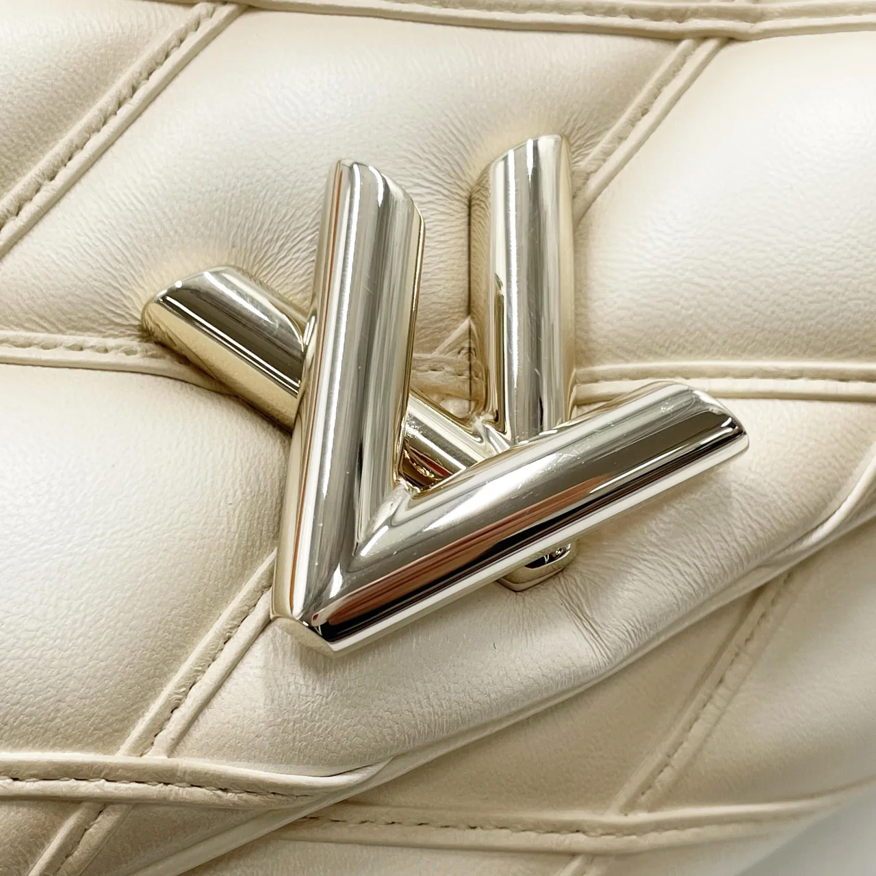 LV LAMB LEATHER GO-14 MALTAGE PM (VANILLA) view 8