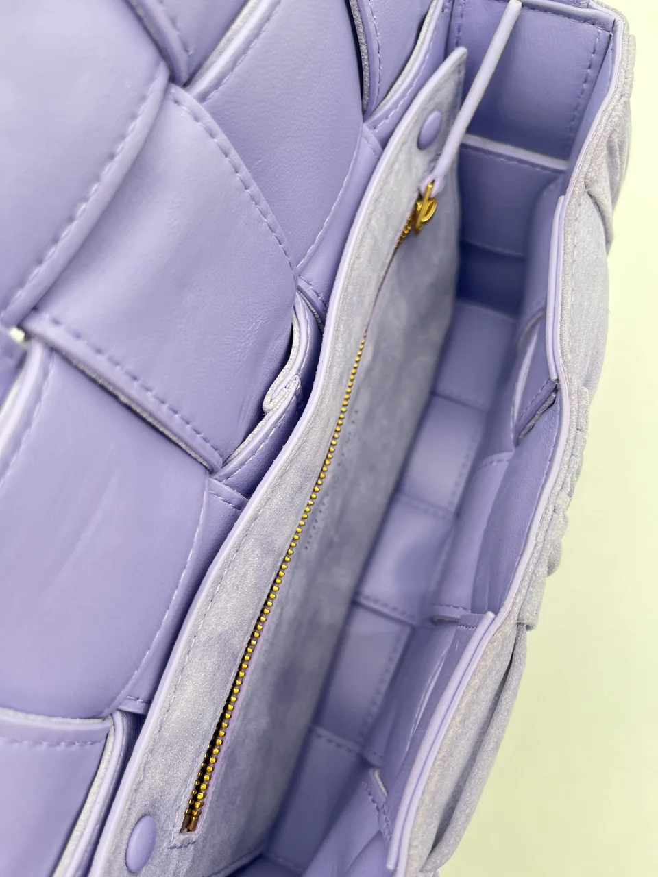 BOTTEGA VENETA MAXI INTRECCIATO CASSETTE (PURPLE) view 8